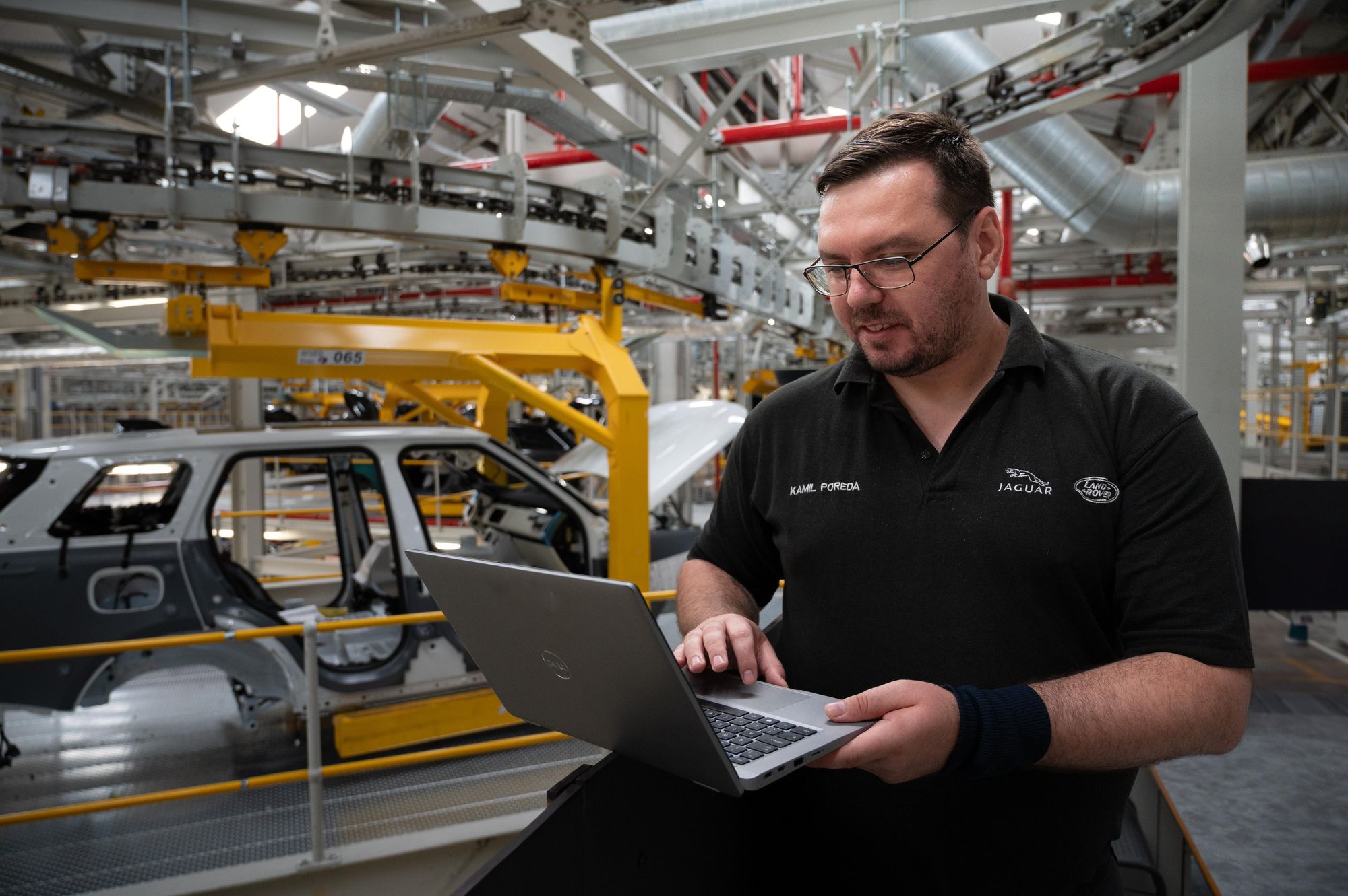 Jaguar Land Rover Upskills Frontline Operatives in Digital Skills