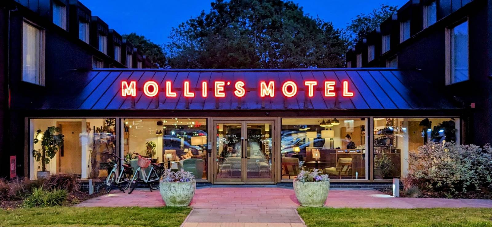 Receptionist / Front of House at Mollie's Motel & Diner, Oxfordshire