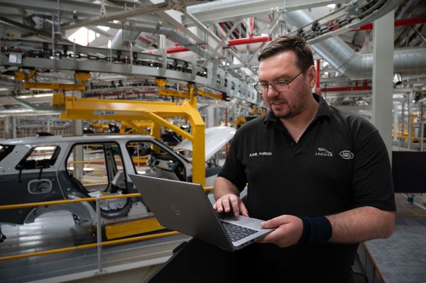 Jaguar Land Rover Upskills Frontline Operatives in Digital Skills